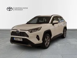 Vit Begagnad 2022 Toyota RAV4 Hybrid Active SUV | 359 900 kr (Marknadspris)