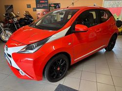 Orange Begagnad 2016 Toyota Aygo X-play Halvkombi | 74 800 kr (Marknadspris)