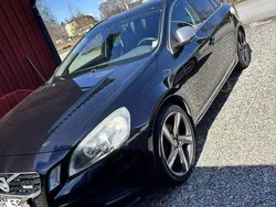 Svart Begagnad 2012 Volvo V60 R-Design Kombi | 95 000 kr (Marknadspris)