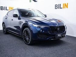 Mörkblå (blå) Begagnad 2017 Maserati Levante SUV | 399 900 kr (Marknadspris)