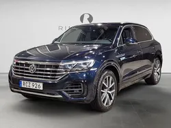 Mörkblå Begagnad 2018 VW Touareg R-line SUV | 319 900 kr
