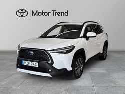 Vit Begagnad 2023 Toyota Corolla Cross Style SUV | 379 900 kr (Marknadspris)