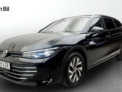 Svart Begagnad 2024 VW Passat Business Kombi | 349 900 kr (Marknadspris)