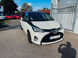 Vit Begagnad 2016 Toyota Yaris Active Halvkombi | 109 900 kr (Marknadspris)