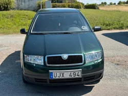 Mörkgrön Begagnad 2002 Skoda Fabia Halvkombi | 19 900 kr (Dyr)