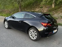 Svart Begagnad 2012 Opel Astra GTC Halvkombi | 45 000 kr