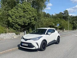 Vit Begagnad 2021 Toyota C-HR Active SUV | 195 000 kr (Marknadspris)