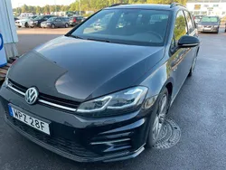 Svart (svart metallic) Begagnad 2019 VW Golf VII Sport Kombi | 219 000 kr (Marknadspris)