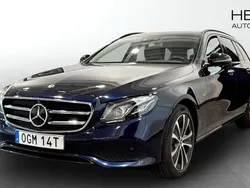 Mörkblå (blue) Begagnad 2019 Mercedes E300 Kombi | 338 900 kr (Marknadspris)
