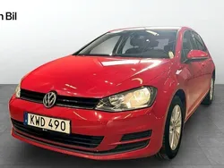 Röd (tornadoröd) Begagnad 2015 VW Golf VII Halvkombi | 134 900 kr (Marknadspris)