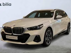 Vit Begagnad 2025 BMW 530e Comfort Edition Kombi | 639 000 kr (Superpris)