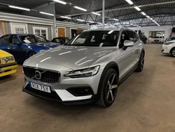 Silver Begagnad 2020 Volvo V60 CC Momentum Kombi | 259 900 kr (Marknadspris)