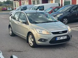 Grå Begagnad 2011 Ford Focus Platinum Halvkombi | 27 900 kr (Bra pris)
