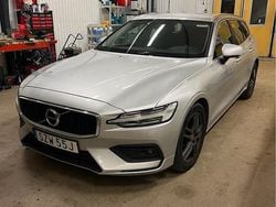 Silver Begagnad 2021 Volvo V60 Momentum Kombi | 250 000 kr (Bra pris)