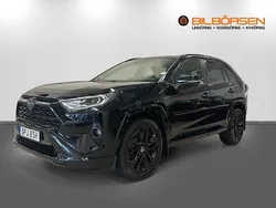 Svart Begagnad 2020 Toyota RAV4 Hybrid SUV | 339 900 kr (Marknadspris)