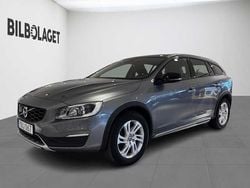 Grå Begagnad 2017 Volvo V60 CC Standard Kombi | 229 800 kr (Superpris)