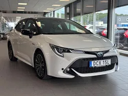 Vit Begagnad 2020 Toyota Corolla Hybrid Halvkombi | 219 900 kr (Lite dyr)