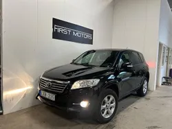 Svart Begagnad 2011 Toyota RAV4 SUV | 99 800 kr (Marknadspris)