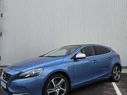 Blå Begagnad 2016 Volvo V40 Summum Kombi | 160 000 kr (Bra pris)