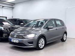 Gråmetallic Begagnad 2015 VW Golf Sportsvan Minibuss | 139 900 kr
