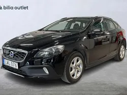 Svart Begagnad 2015 Volvo V40 CC Momentum Kombi | 149 000 kr (Marknadspris)
