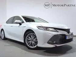 Vit Begagnad 2019 Toyota Camry Hybrid Executive Sedan | 269 900 kr