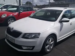 Vit Begagnad 2016 Skoda Octavia Ambition Kombi | 84 000 kr (Marknadspris)