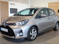 Brun Begagnad 2014 Toyota Yaris Hybrid Active Halvkombi | 129 900 kr (Marknadspris)