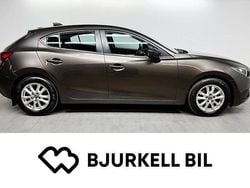 Brun Begagnad 2015 Mazda 3 Inclusive Halvkombi | 139 900 kr (Marknadspris)
