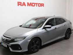 Silver (lunar silver (svart skinn)) Begagnad 2017 Honda Civic Prestige Halvkombi | 199 900 kr (Marknadspris)