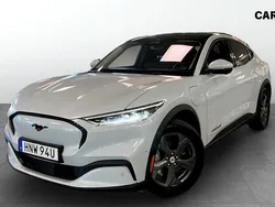Vit (white) Begagnad 2022 Ford Mustang Mach-E SUV | 394 900 kr (Marknadspris)