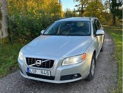 Grå Begagnad 2011 Volvo V70 Momentum Kombi | 48 000 kr (Marknadspris)