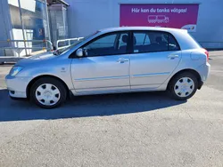 Silver Begagnad 2004 Toyota Corolla Halvkombi | 39 000 kr (Marknadspris)