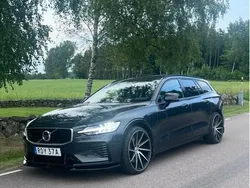 Grå Begagnad 2020 Volvo V60 R-Design Kombi | 369 000 kr (Marknadspris)