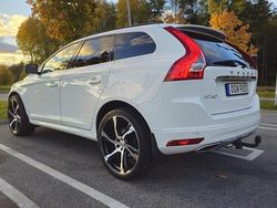 Vit Begagnad 2017 Volvo XC60 Momentum SUV | 180 000 kr (Marknadspris)
