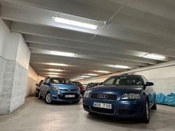 Mörkblå (blå) Begagnad 2004 Audi A3 Attraction Halvkombi | 37 900 kr (Lite dyr)