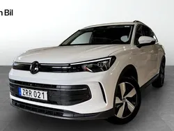 Vit Begagnad 2024 VW Tiguan Life SUV | 489 900 kr (Dyr)
