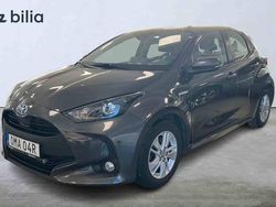 Grå Begagnad 2021 Toyota Yaris Hybrid Halvkombi | 194 900 kr