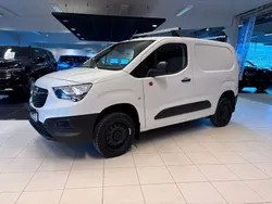 Vit Begagnad 2022 Opel Combo Business Minibuss | 373 750 kr (Marknadspris)