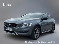 Grå Begagnad 2015 Volvo V60 CC Summum Kombi | 209 900 kr (Lite dyr)