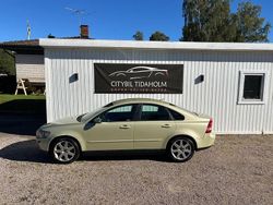 Ljusgrön Begagnad 2004 Volvo S40 Momentum Sedan | 24 500 kr (Marknadspris)