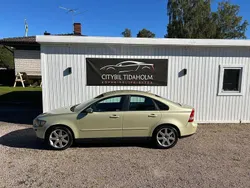 Ljusgrön Begagnad 2004 Volvo S40 Momentum Sedan | 24 500 kr (Marknadspris)