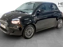 Svart (black) Begagnad 2022 Fiat 500e Icon Halvkombi | 209 900 kr (Marknadspris)
