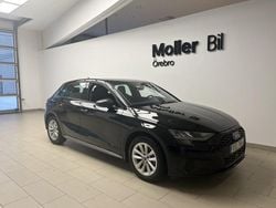 Svart (brilliantsvart) Begagnad 2023 Audi A3 Sportback Design Halvkombi | 259 000 kr (Marknadspris)