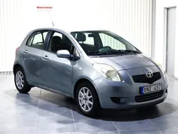 Grå Begagnad 2005 Toyota Yaris Halvkombi | 39 900 kr