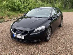 Svart Begagnad 2015 Volvo V40 Momentum Kombi | 98 000 kr (Marknadspris)