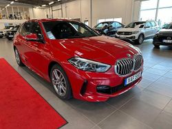 Röd Begagnad 2023 BMW 118 M Sport Halvkombi | 319 000 kr (Dyr)