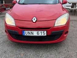 Röd Begagnad 2010 Renault Mégane III Halvkombi | 29 900 kr (Marknadspris)