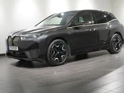 Grå Begagnad 2022 BMW iX Comfort Edition SUV | 799 500 kr (Marknadspris)