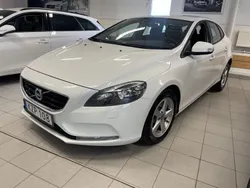 Vit Begagnad 2015 Volvo V40 Kinetic Kombi | 159 500 kr (Marknadspris)